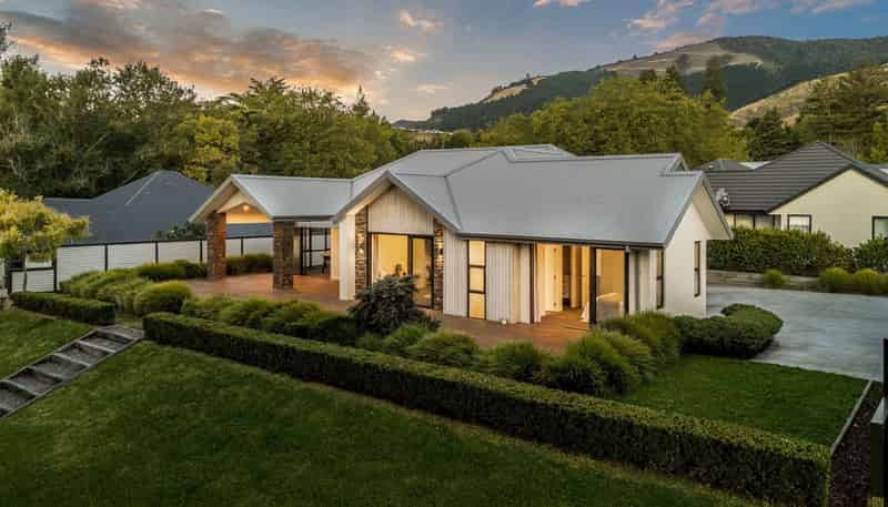 5 Greenfield Lane, Stoke