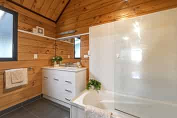 6 Iles Road, Lynmore