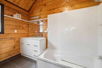 6 Iles Road, Lynmore