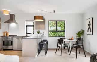 6/17 Coyle Street, Sandringham