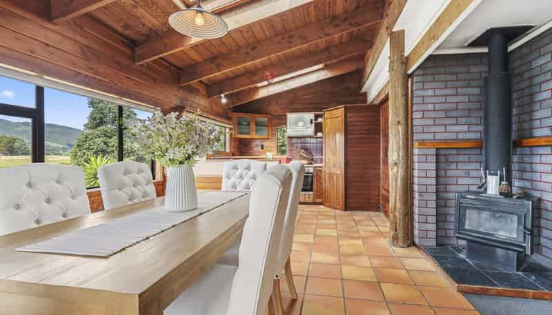 12 Kaitake Place, Oakura