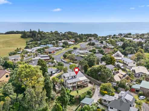 12 Kaitake Place, Oakura