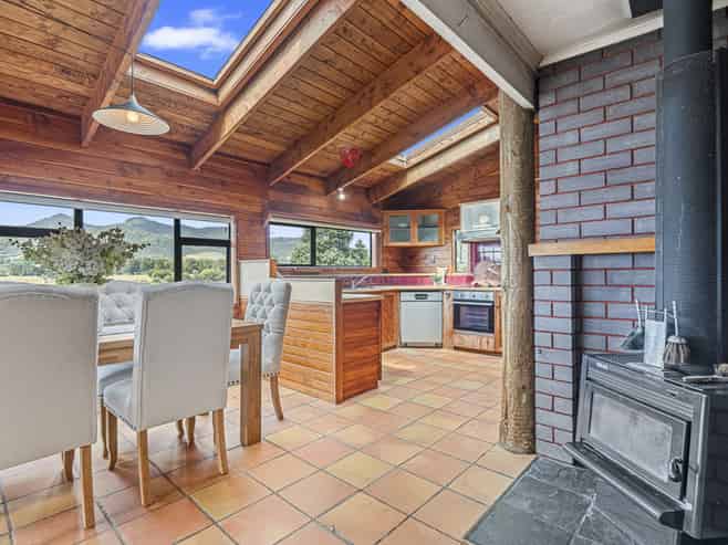 12 Kaitake Place, Oakura