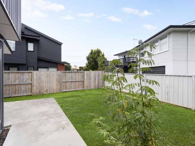1/1 Splitt Avenue, Glenview