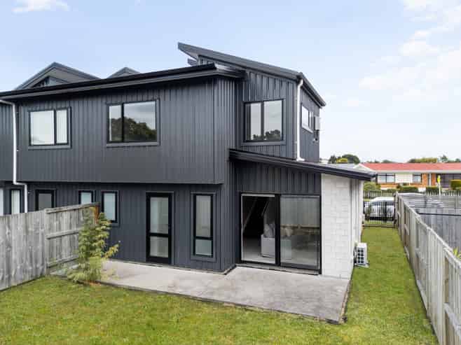 1/1 Splitt Avenue, Glenview