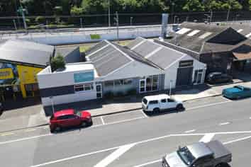 Very High Profile Showroom / Warehouse