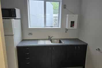 Very High Profile Showroom / Warehouse