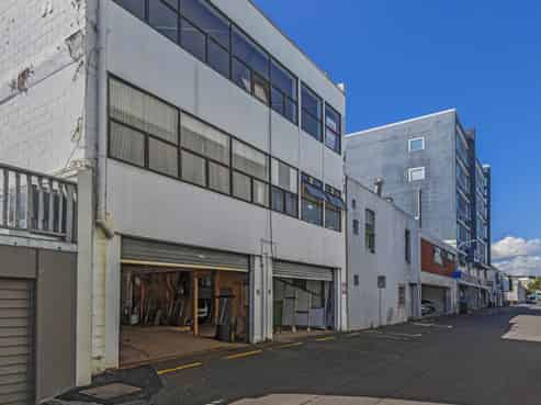 Versatile Parnell Village standalone