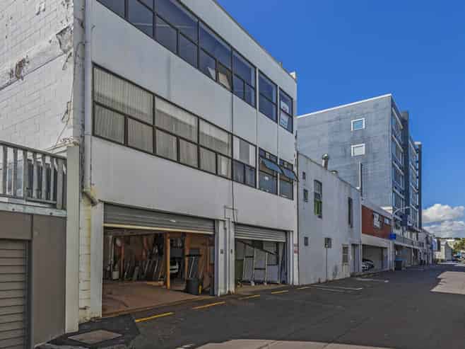 Versatile Parnell Village standalone