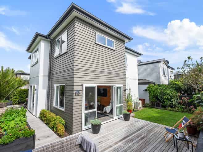 9 Manaaki Circle, Waiotaiki Bay