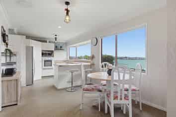 77 Poike Road, Hairini