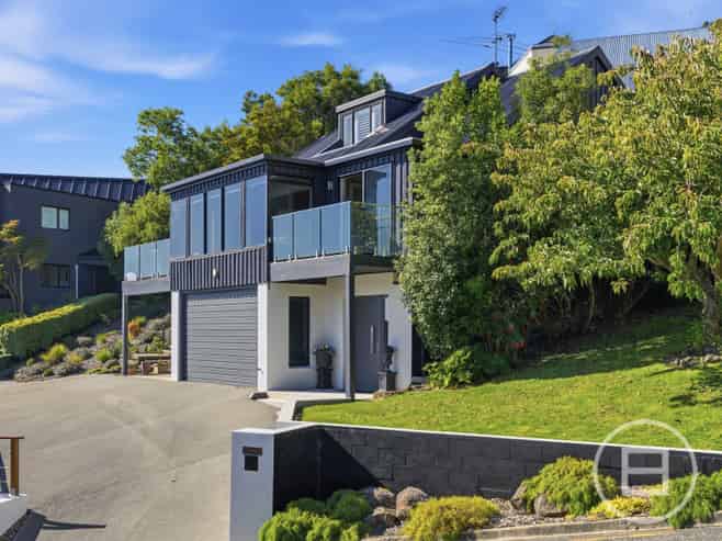 15 Lookaway Place, HUNTSBURY