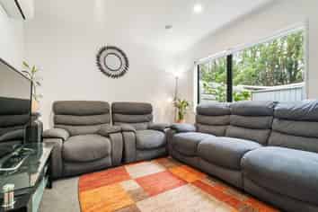 16 Pangu Way, Mangere