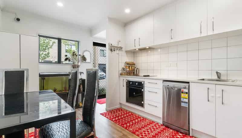 16 Pangu Way, Mangere