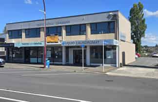 Diversified income with leasing upside