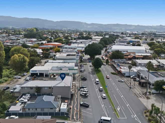 Diversified income with leasing upside