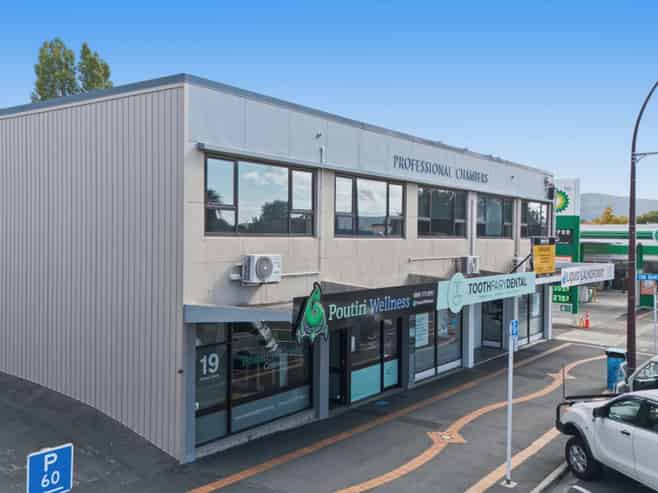 Diversified income with leasing upside