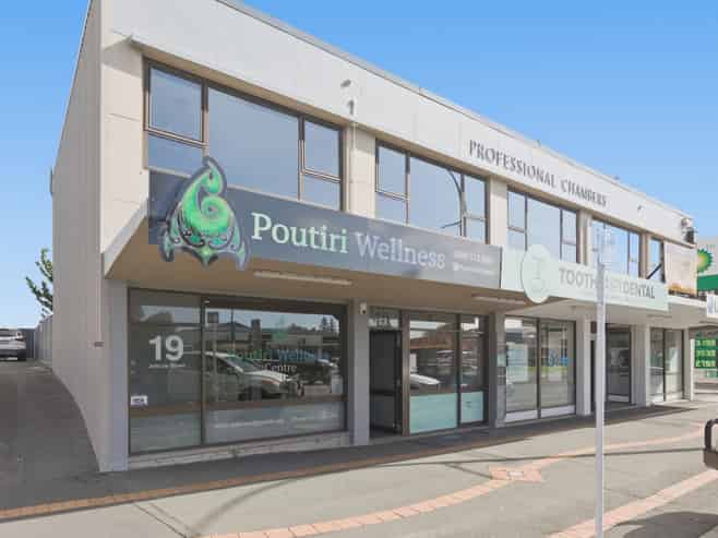 Diversified income with leasing upside