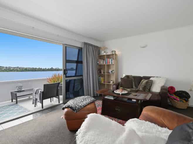 2/146 Spring Street, Tauranga