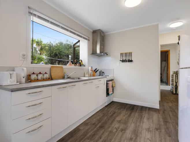 27 Roys Road, Weymouth