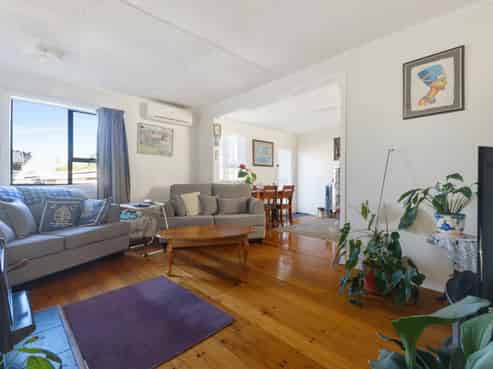 27 Roys Road, Weymouth