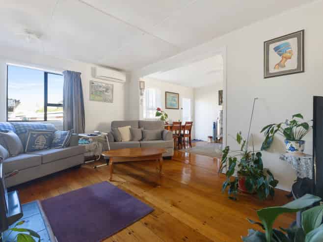 27 Roys Road, Weymouth