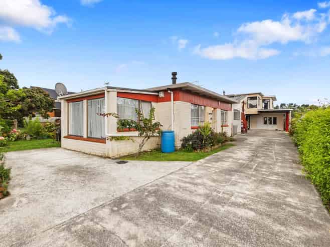 27 Roys Road, Weymouth