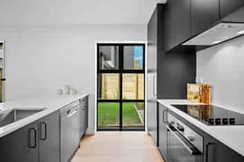 152A Hills Road, Edgeware