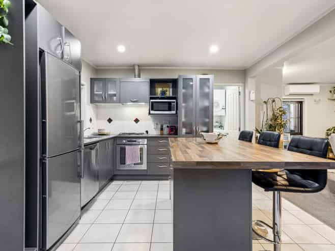 10 Great North Road, Riverhead