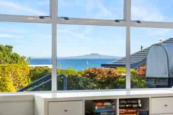 890 Whangaparaoa Road, Manly