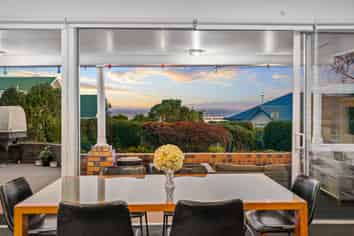 890 Whangaparaoa Road, Manly