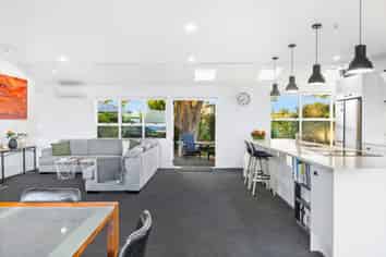 890 Whangaparaoa Road, Manly