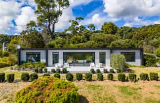 77 Wairimu Way, Waipu