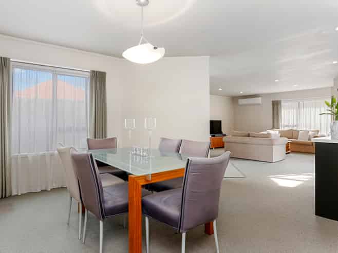 2/47 Alverston Street, Waterview