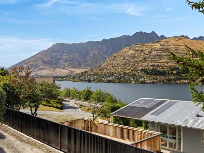 37 Larch Hill Place, Queenstown