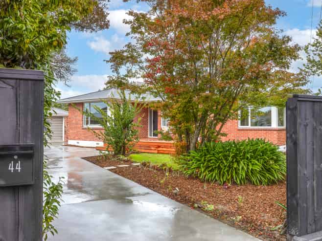 44 Flower Street, Bryndwr