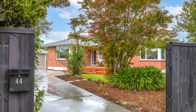 44 Flower Street, Bryndwr