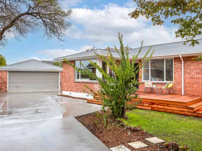 44 Flower Street, Bryndwr