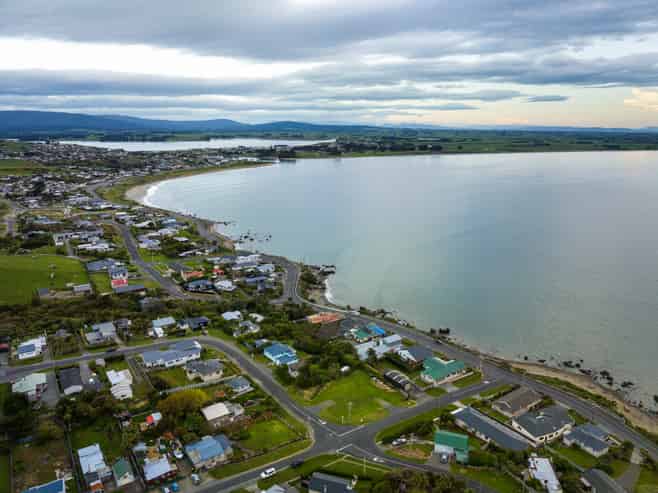 6 & 8 Irwin Street, Riverton