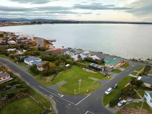 6 & 8 Irwin Street, Riverton