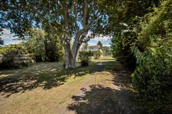 64 Robinson Avenue, Holdens Bay