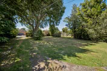 64 Robinson Avenue, Holdens Bay