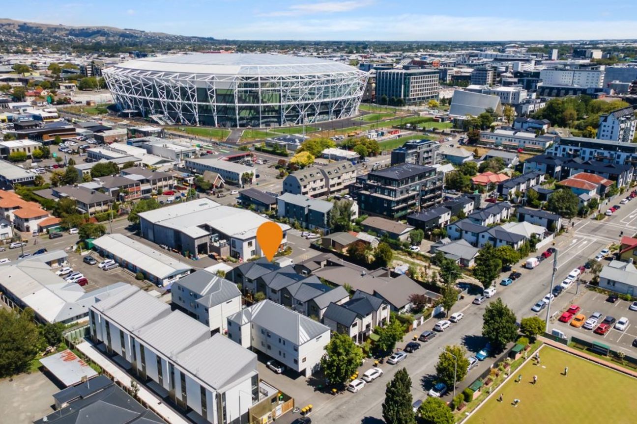 Motivated Vendor-Just Steps from the Stadium – pohled 2