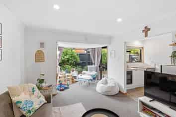 8/4 Broadbent Street, Riccarton