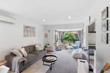 8/4 Broadbent Street, Riccarton