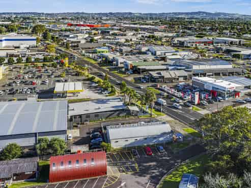 Freehold standalone trade retail