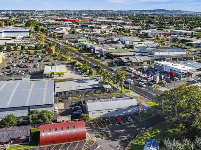 Freehold standalone trade retail