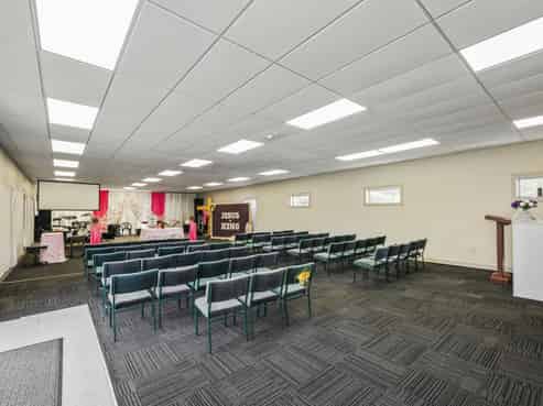 Freehold standalone trade retail