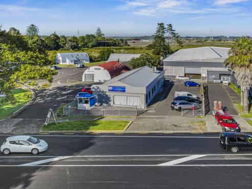 Freehold standalone trade retail