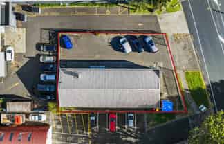 Freehold standalone trade retail